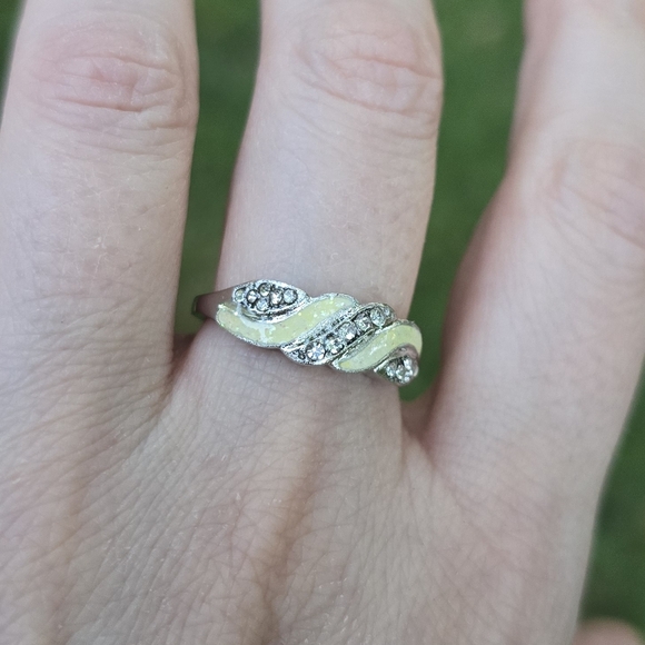 🤍 Opalite Gemstone Twist Ring - Picture 3 of 7